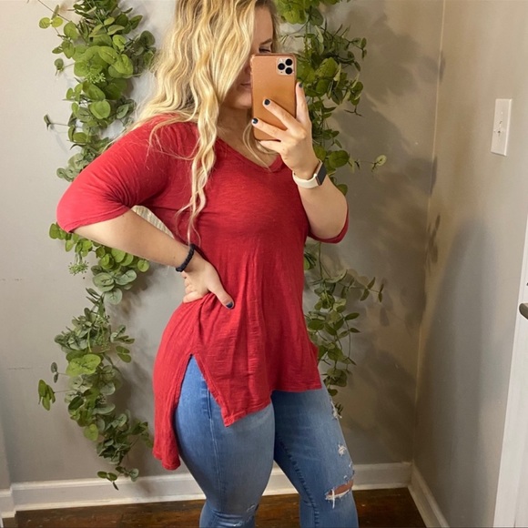 Anthropologie Left of Center Very Flattering Red 3/4 sleeve top shirt - Picture 4 of 8